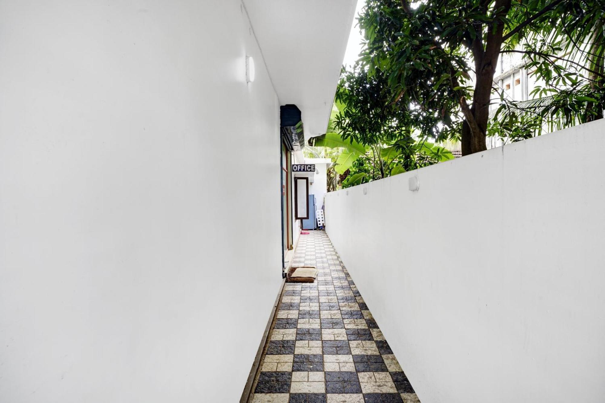 Hotel O Grand Residency Ambalapulai Exterior photo